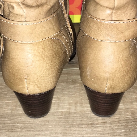 BareTraps Reemona Taupe Ankle Boot Size 6.5 - Picture 4 of 9
